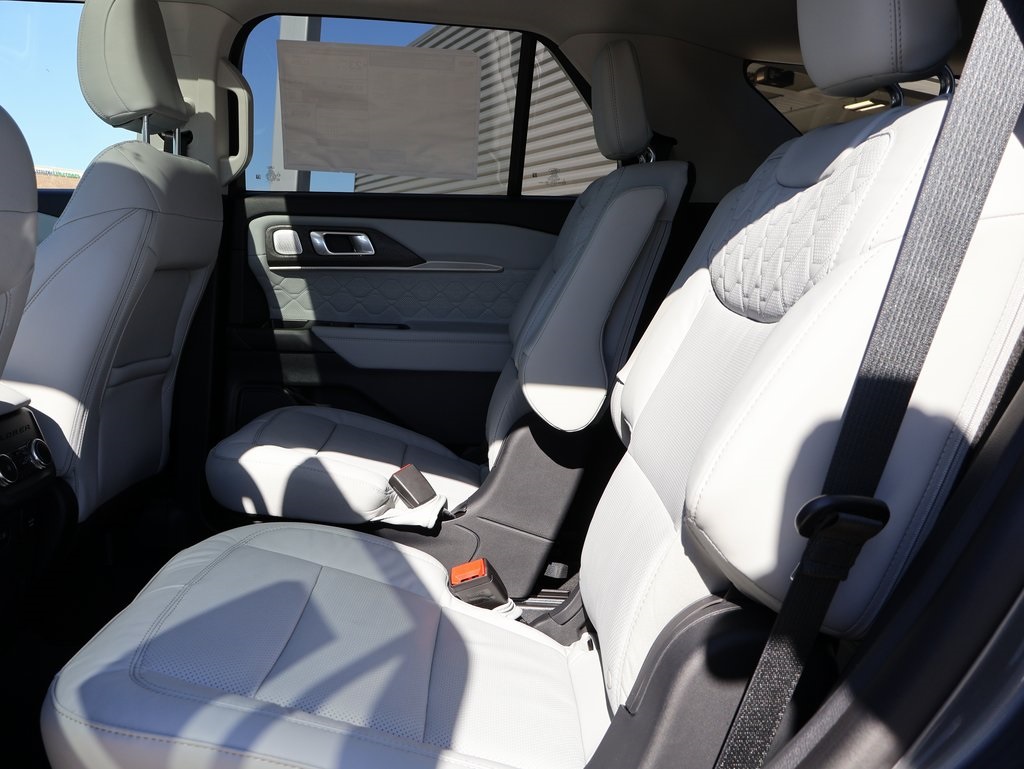 2025 Ford Explorer Platinum photo 19
