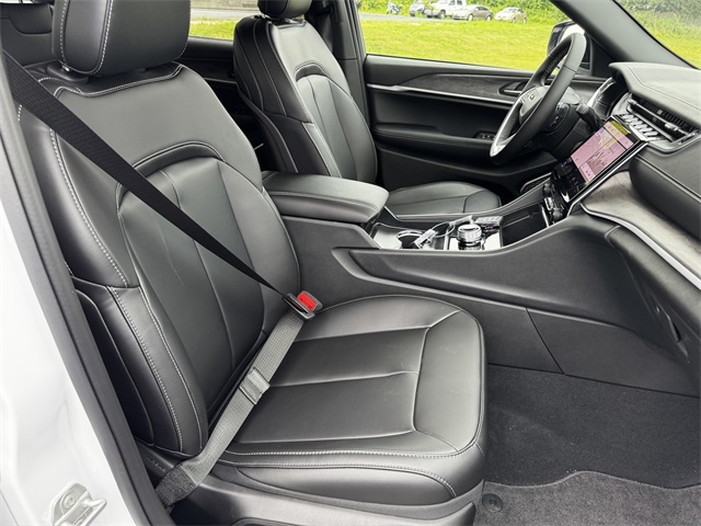 2025 Jeep Grand Cherokee Limited photo 13