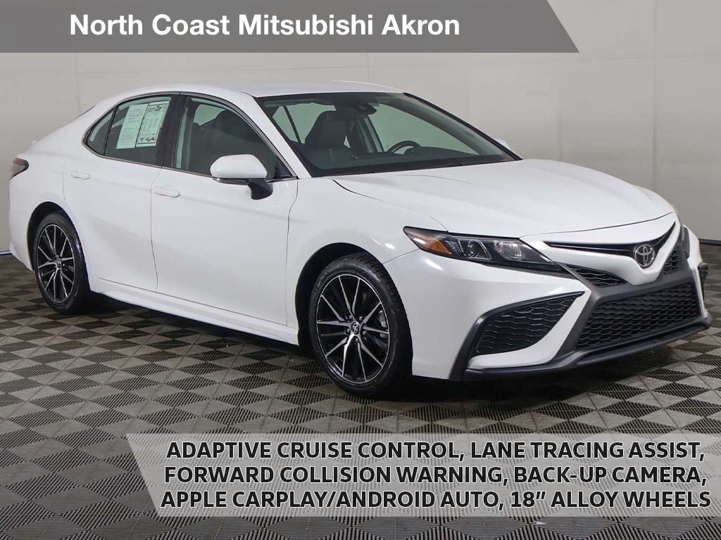 2024 Toyota Camry SE's photo