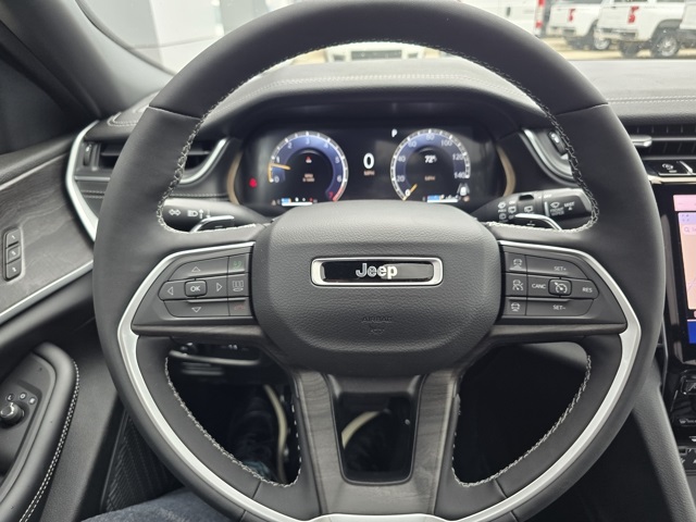 2025 Jeep Grand Cherokee Limited photo 15