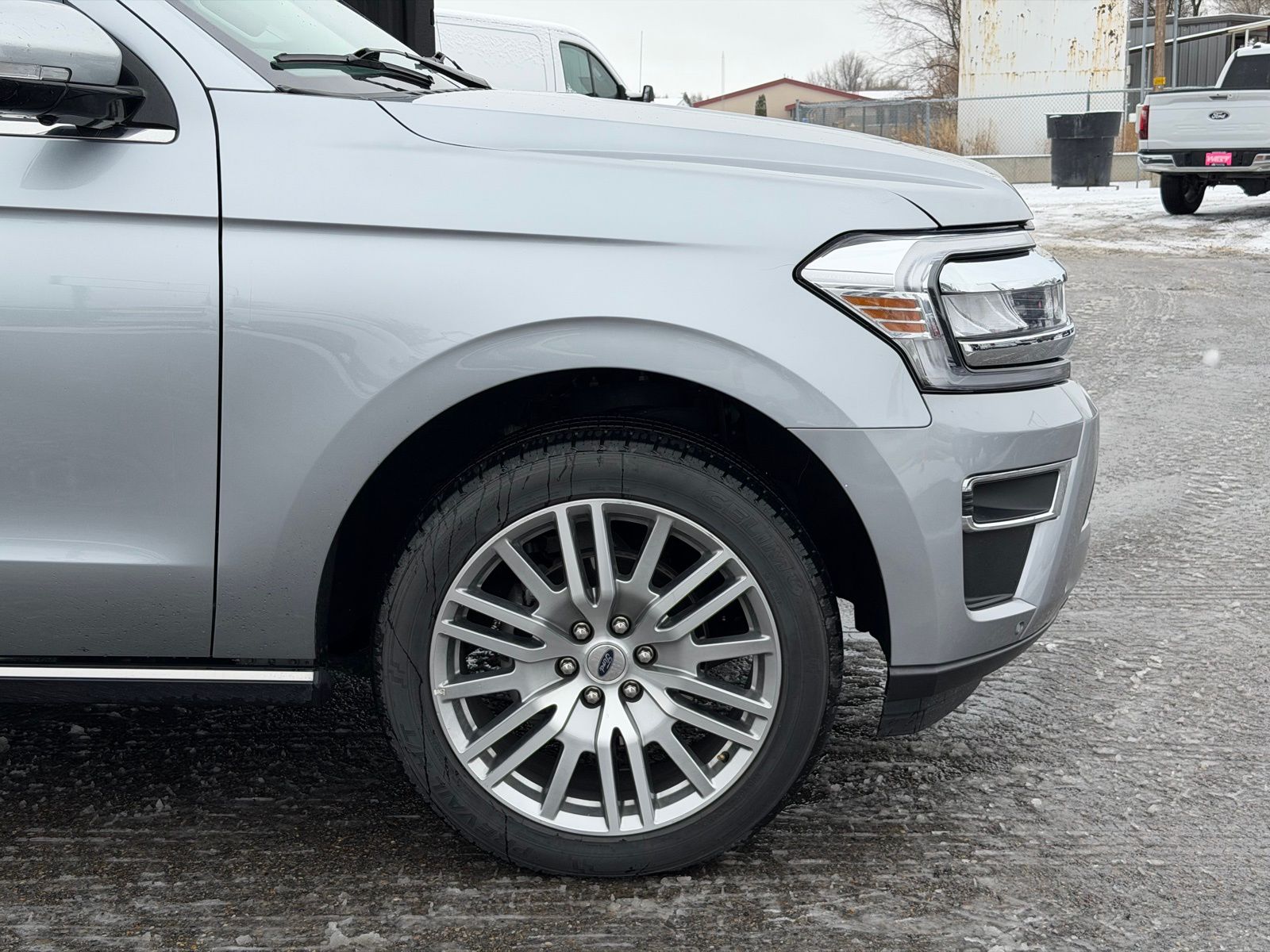 View vehicle photo 4