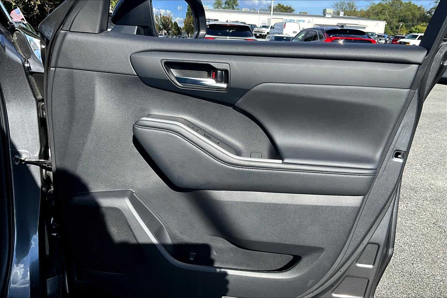 2022 Toyota Highlander XLE photo 22