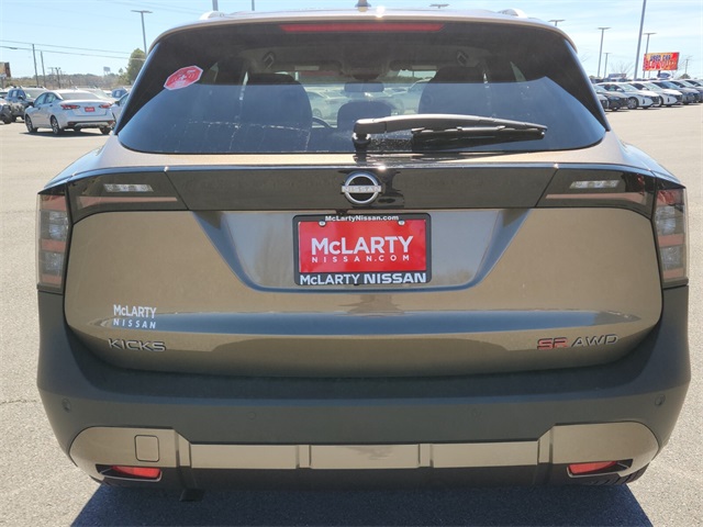 2025 Nissan Kicks SR photo 4