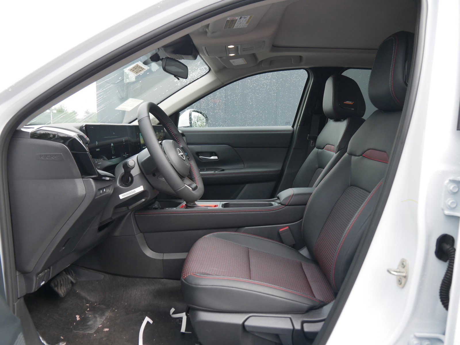 2025 Nissan Kicks SR photo 4