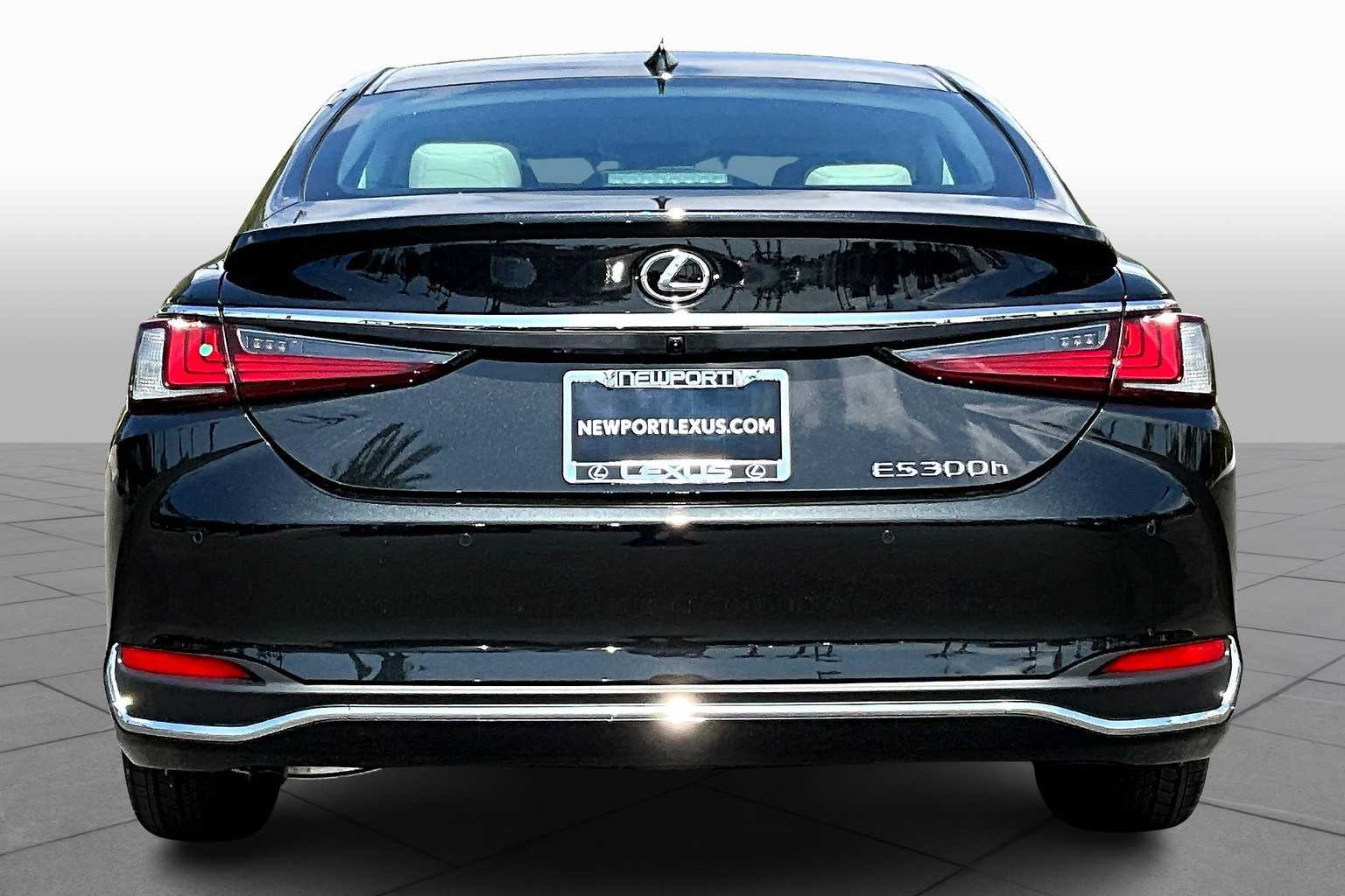 2025 Lexus ES 300h photo 4