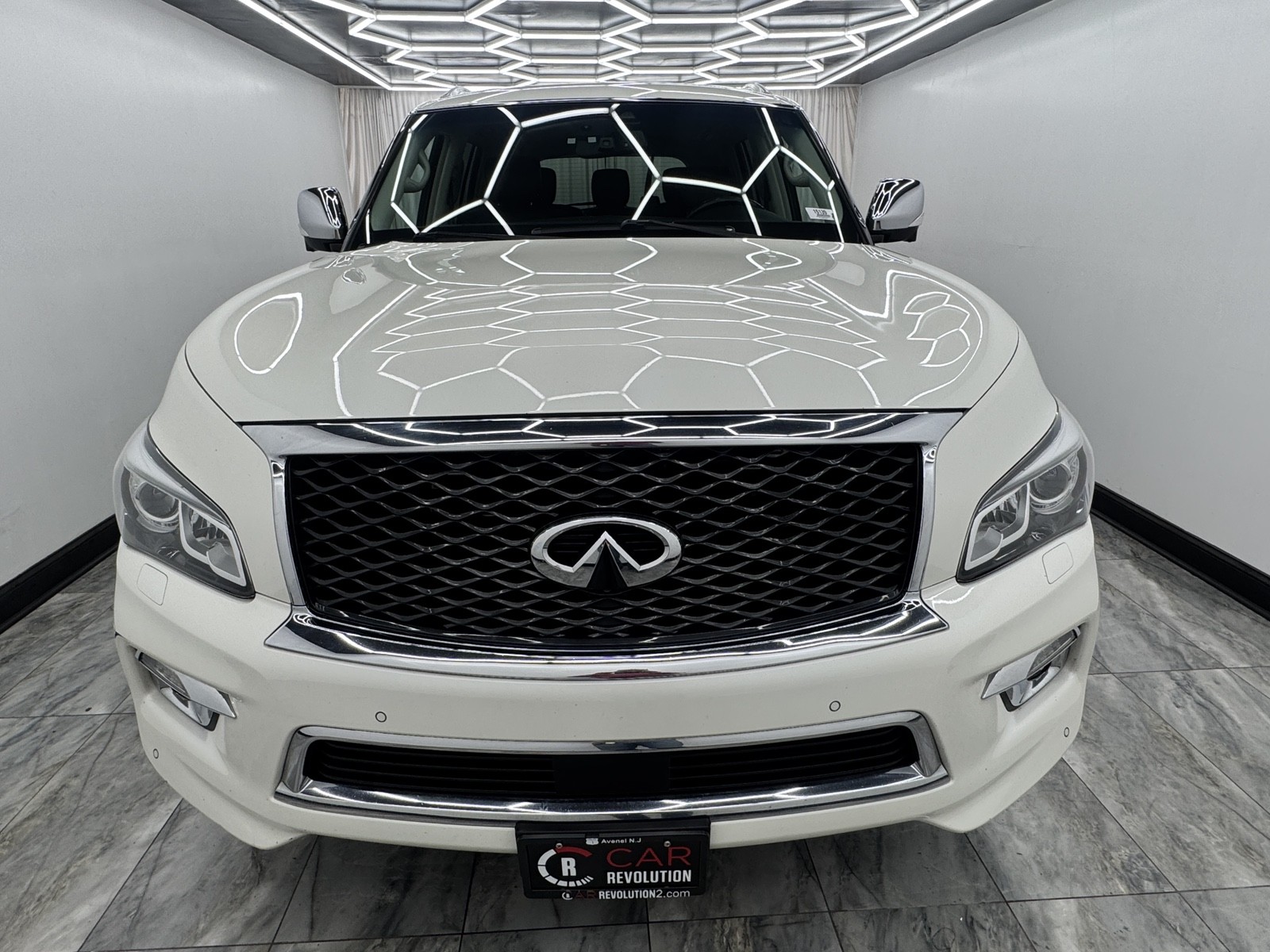 2017 Infiniti QX80 Limited photo 2