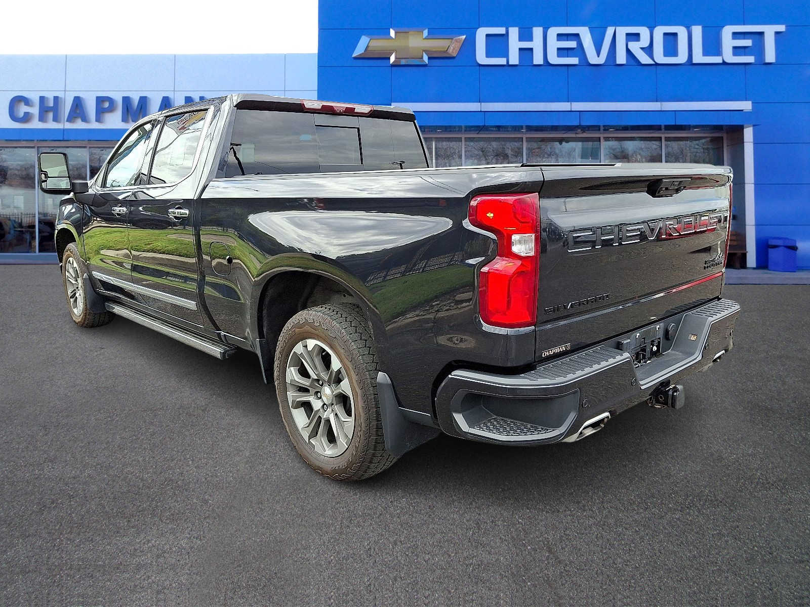 2023 Chevrolet Silverado 1500 High Country photo 3