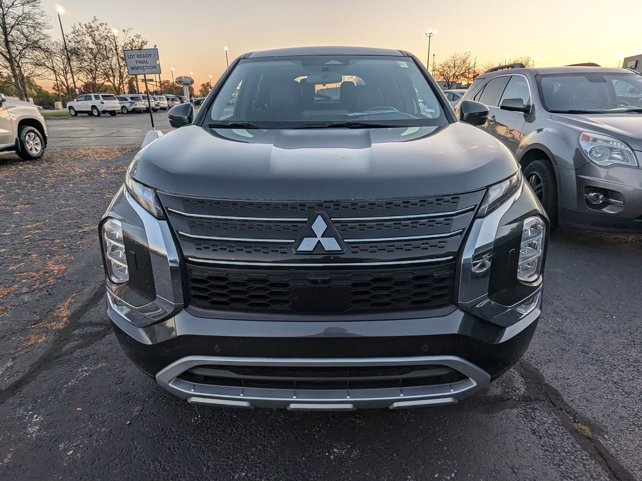 2024 Mitsubishi Outlander SE photo 3