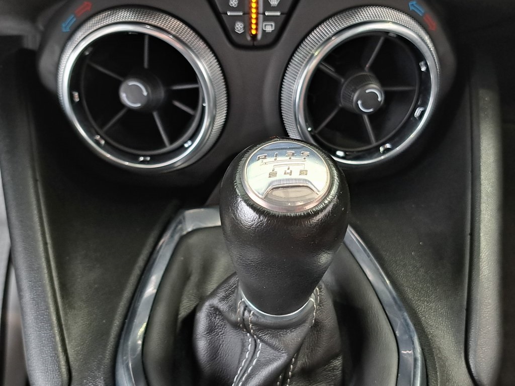 2023 Chevrolet Camaro 2LT photo 17