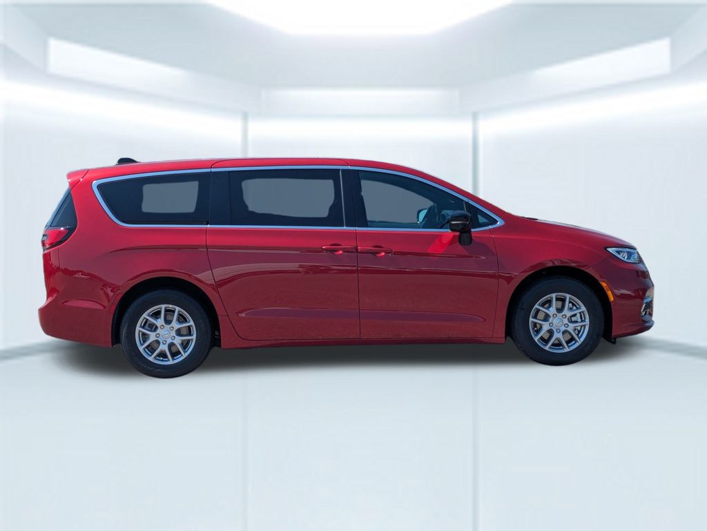 2026 Chrysler Pacifica photo 6