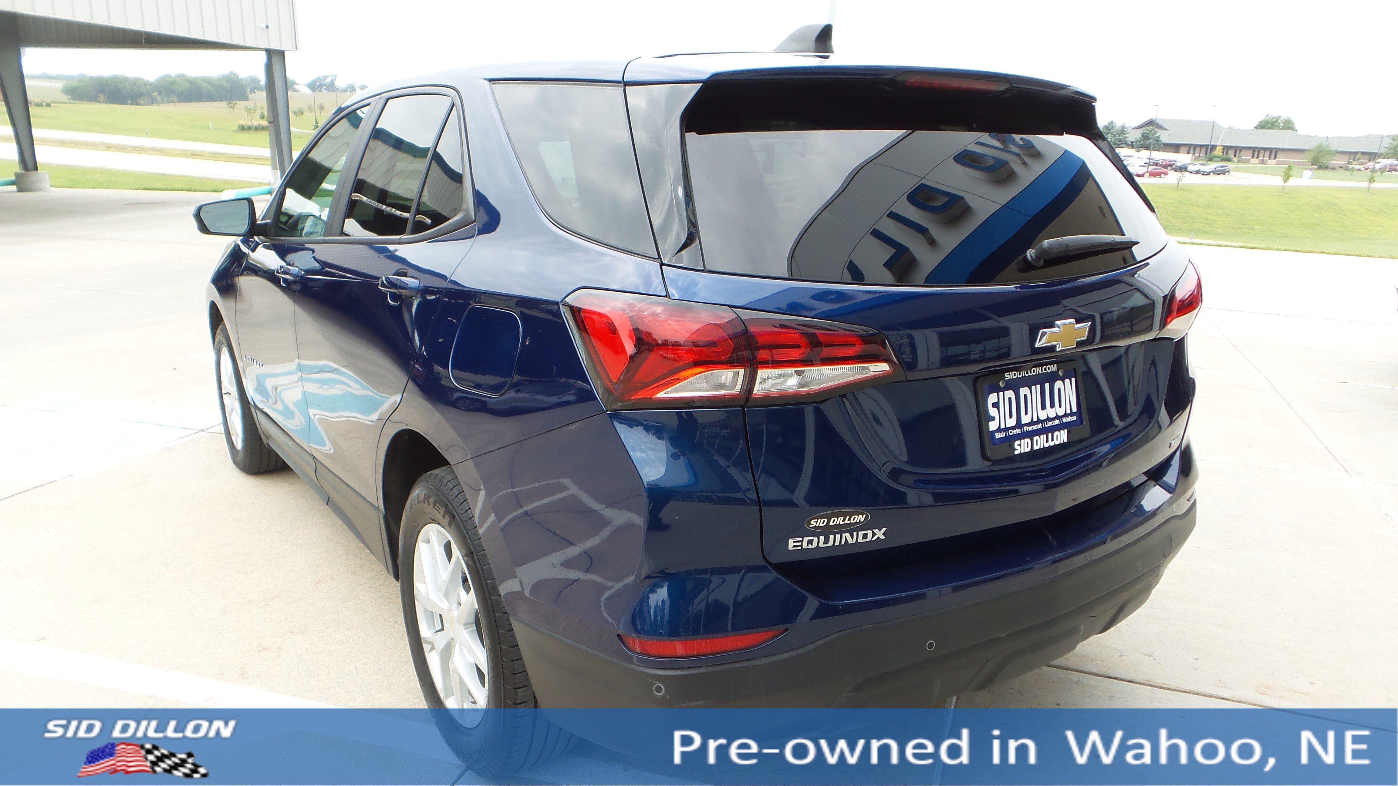 2022 Chevrolet Equinox LS photo 2