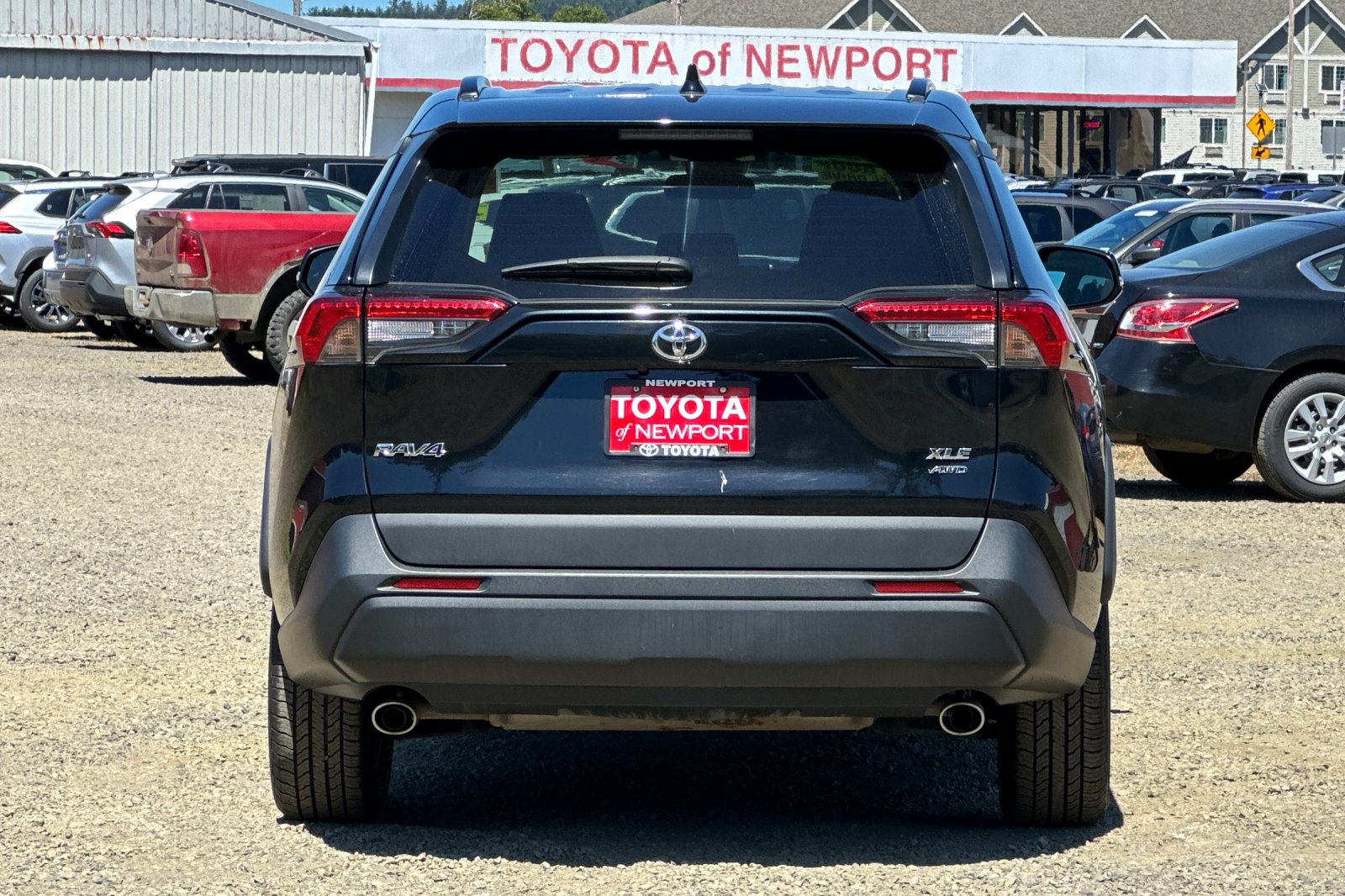 2023 Toyota RAV4 XLE photo 4
