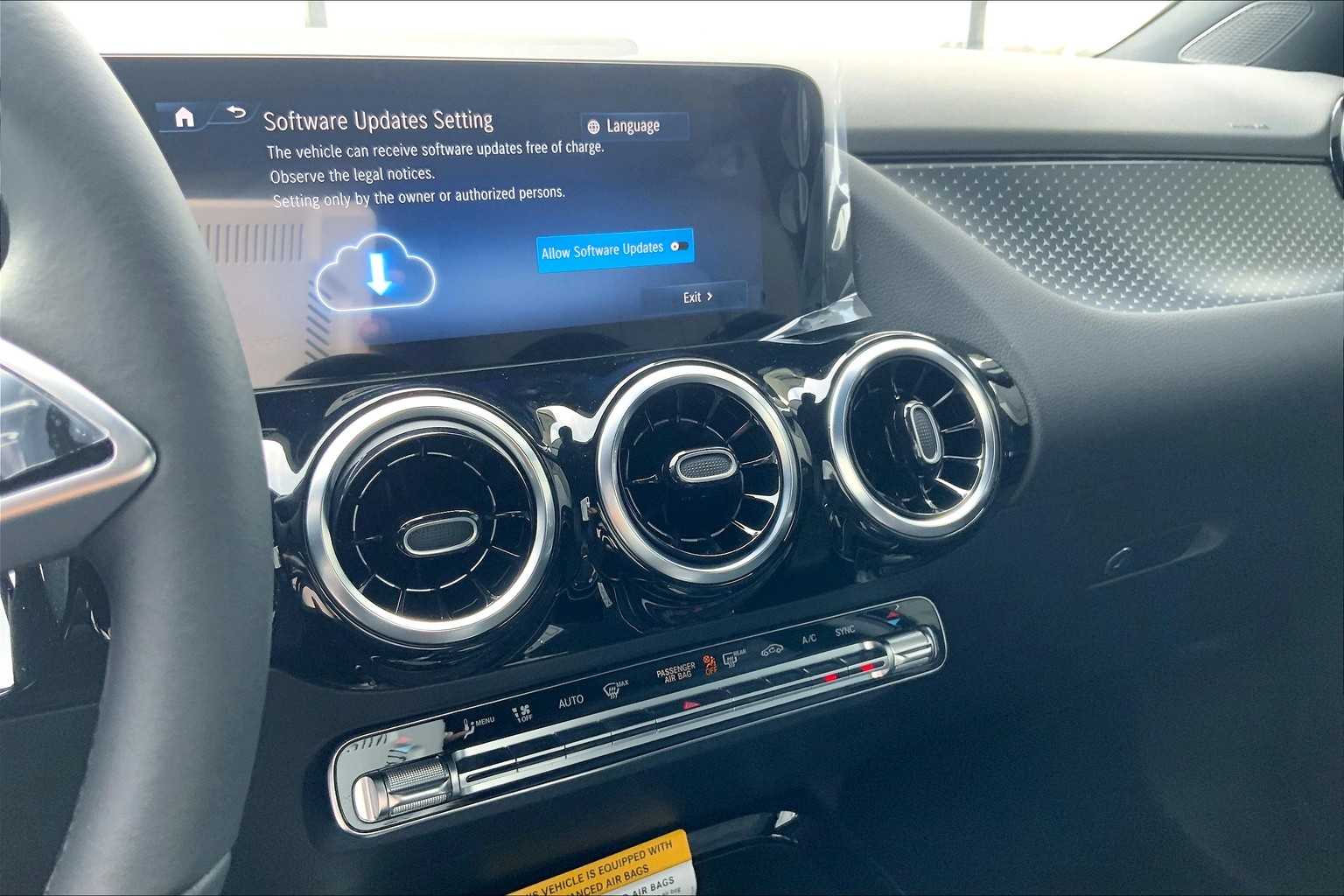 2025 Mercedes Benz GLA 250 photo 12