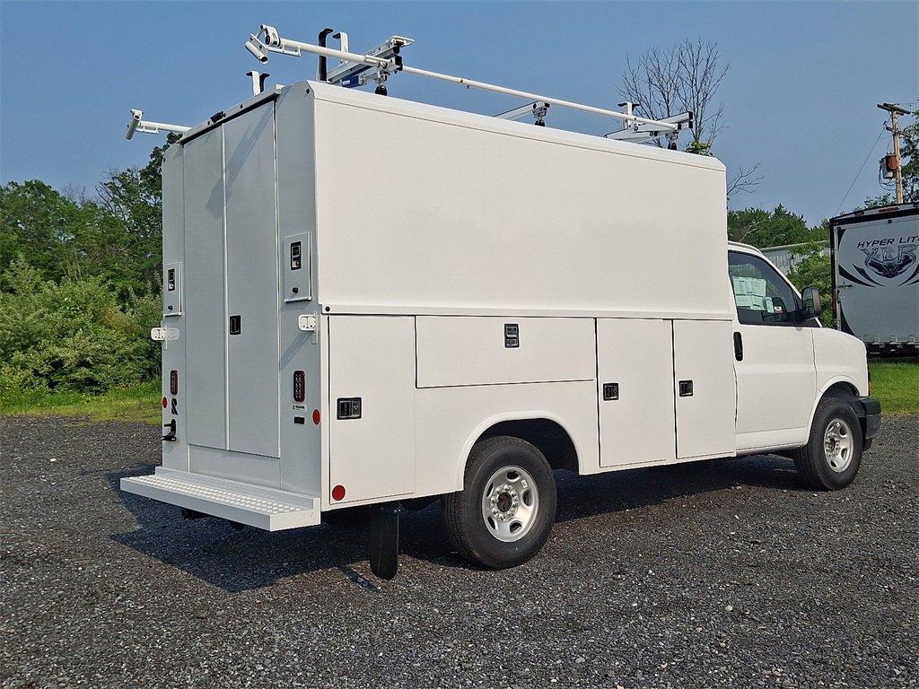 2025 Gmc Savana Cutaway 3500 photo 4