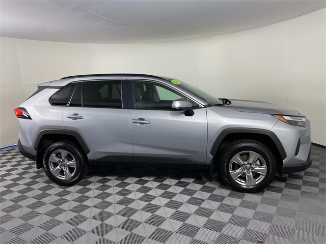 2023 Toyota RAV4 XLE photo 6