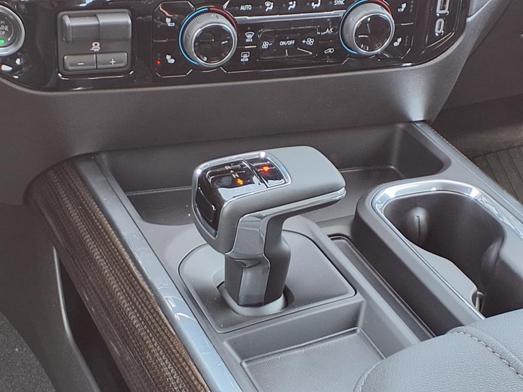 2025 Chevrolet Silverado 1500 RST photo 15