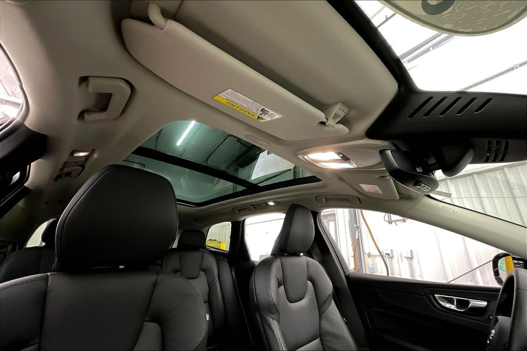 2023 Volvo XC60 B5 Plus photo 20