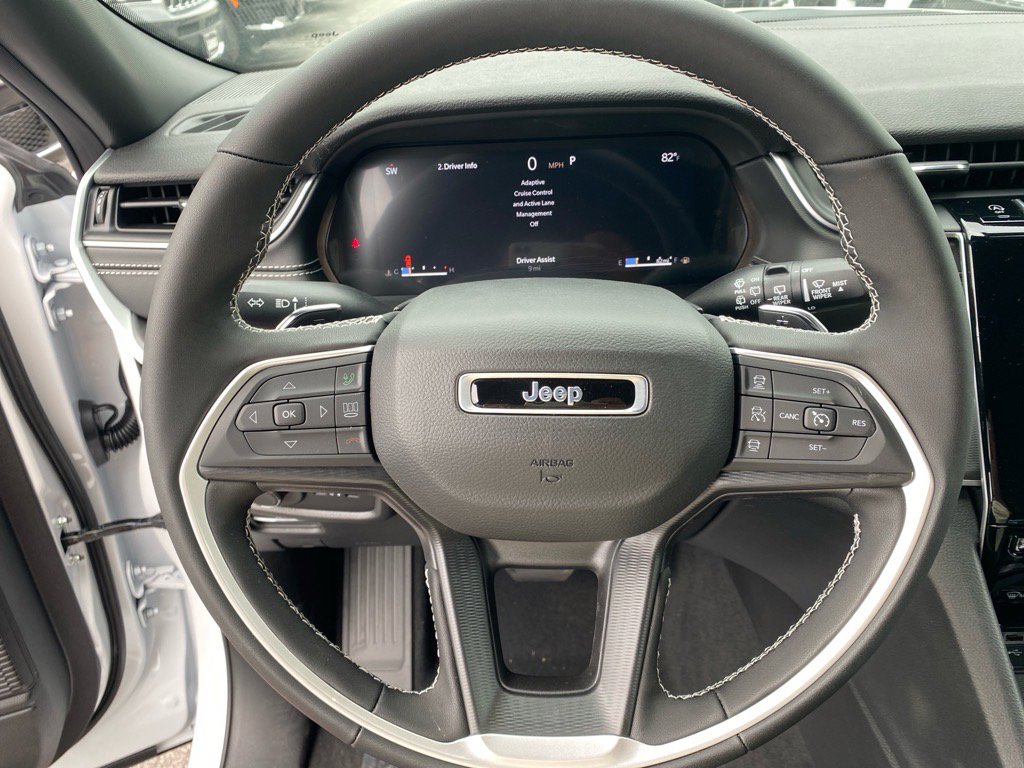 2025 Jeep Grand Cherokee Laredo X photo 4