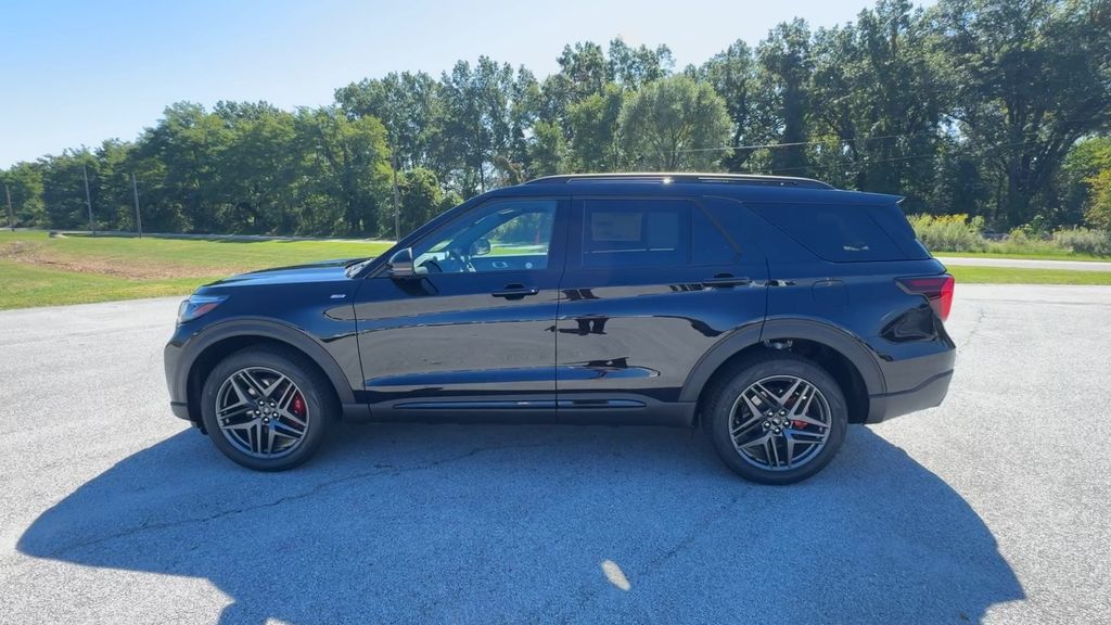 2025 Ford Explorer ST-Line photo 3