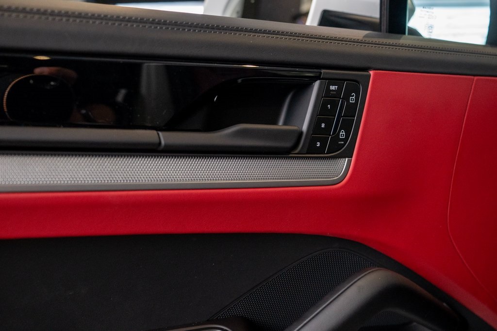 2025 Porsche Cayenne Coupe photo 16