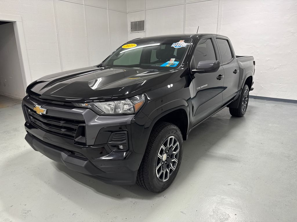 2023 Chevrolet Colorado LT photo 3