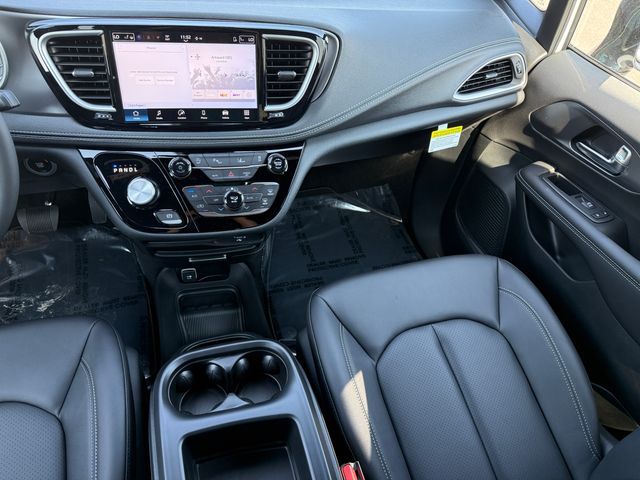 2026 Chrysler Pacifica photo 22