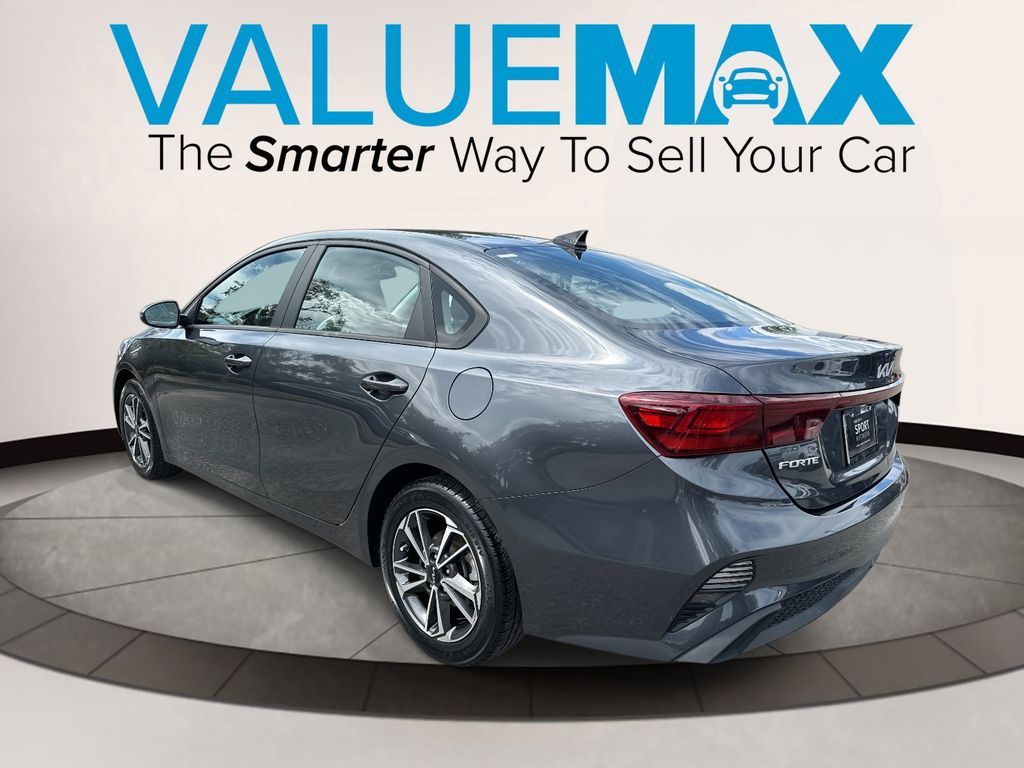 2022 Kia Forte LXS photo 4