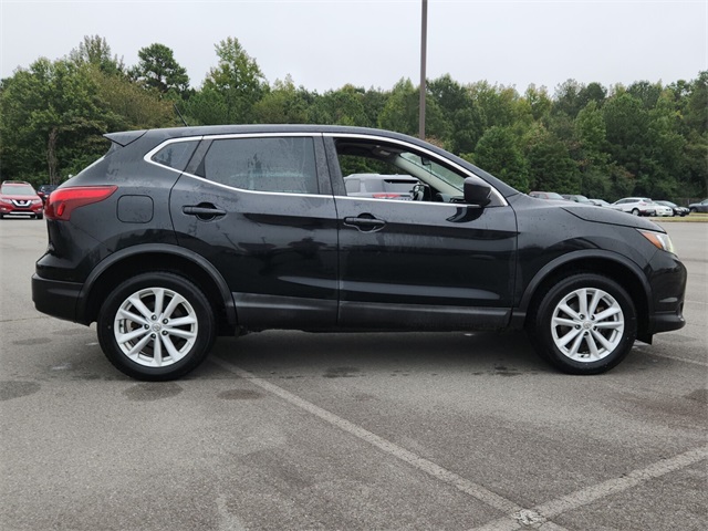 2017 Nissan Rogue Sport S photo 2