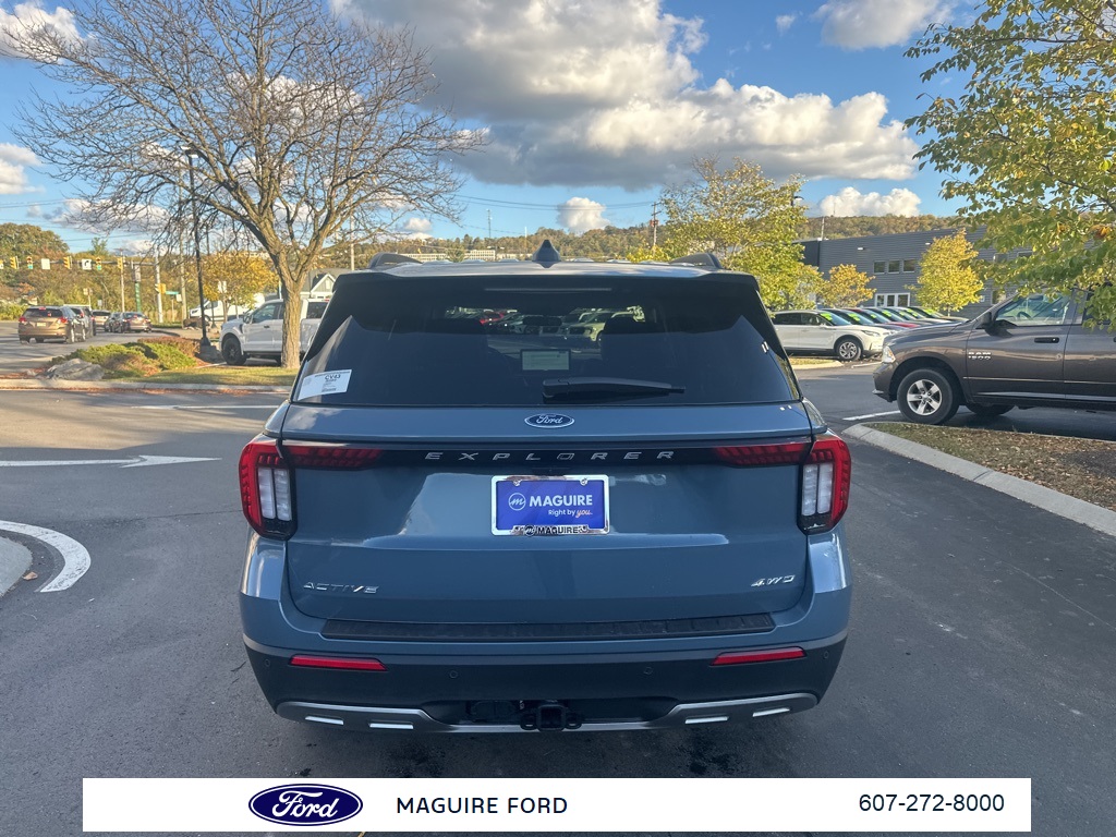 2025 Ford Explorer photo 4