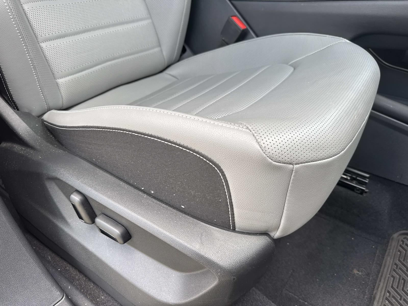 2024 Volkswagen Atlas Cross Sport SEL R-Line photo 11