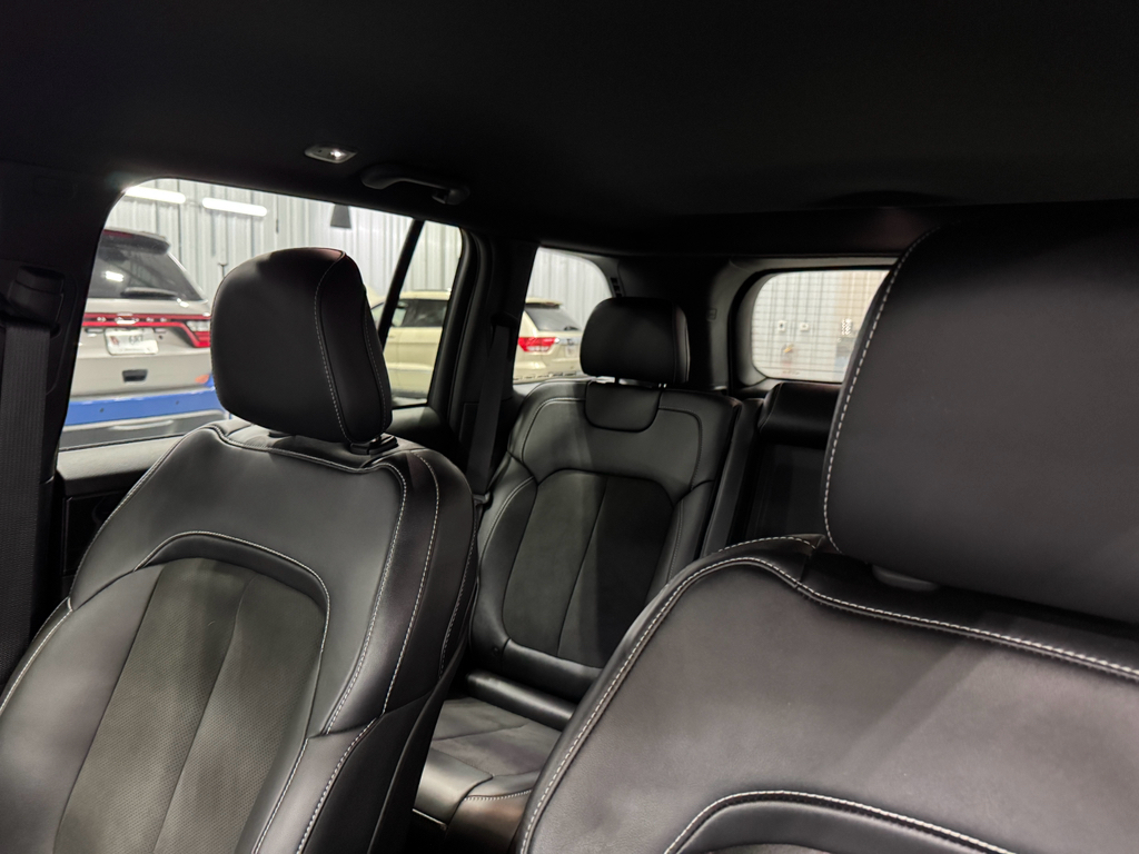 2023 Jeep Grand Cherokee Laredo Altitude photo 5