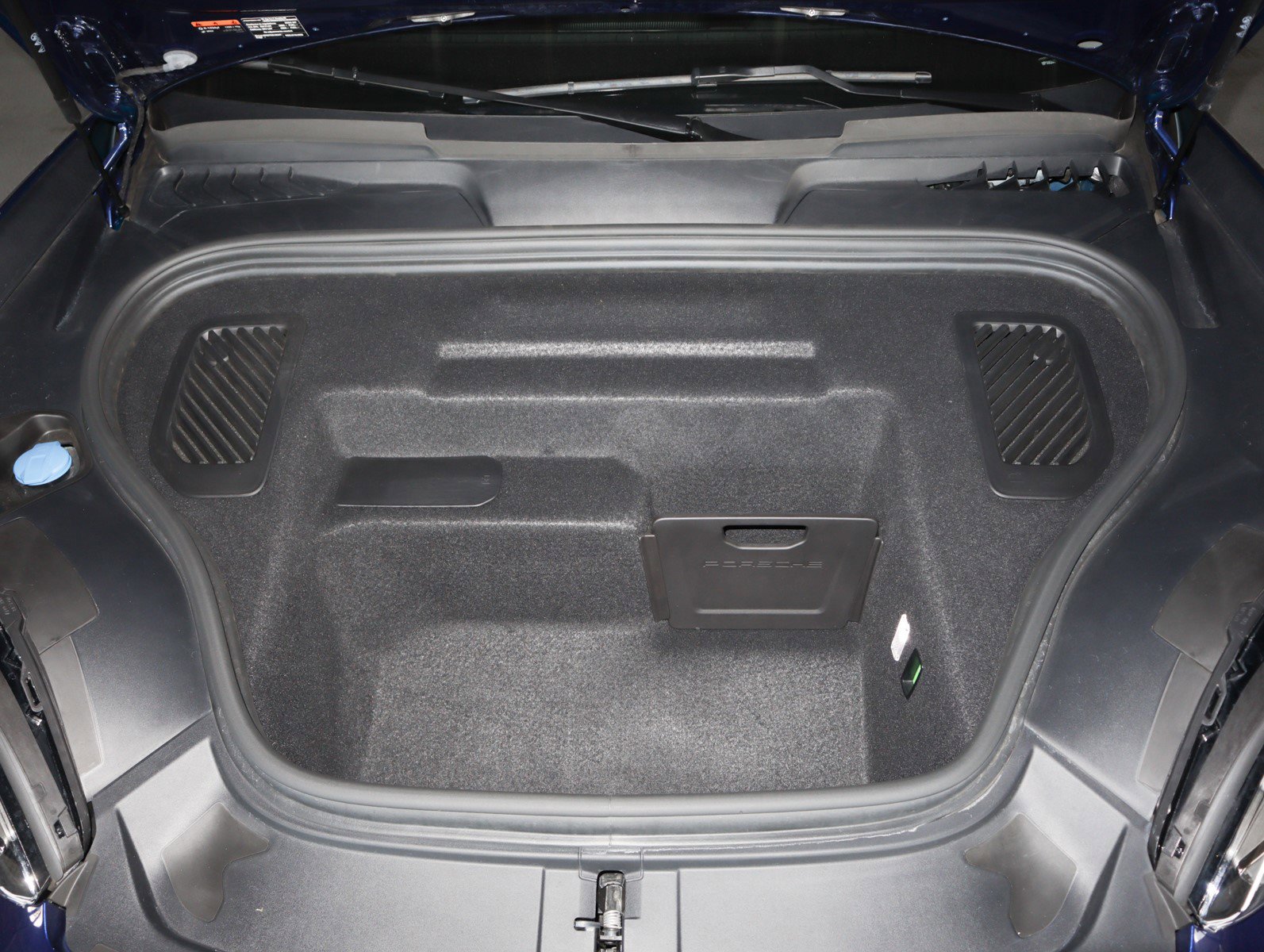 2024 Porsche Macan Electric 4 photo 25
