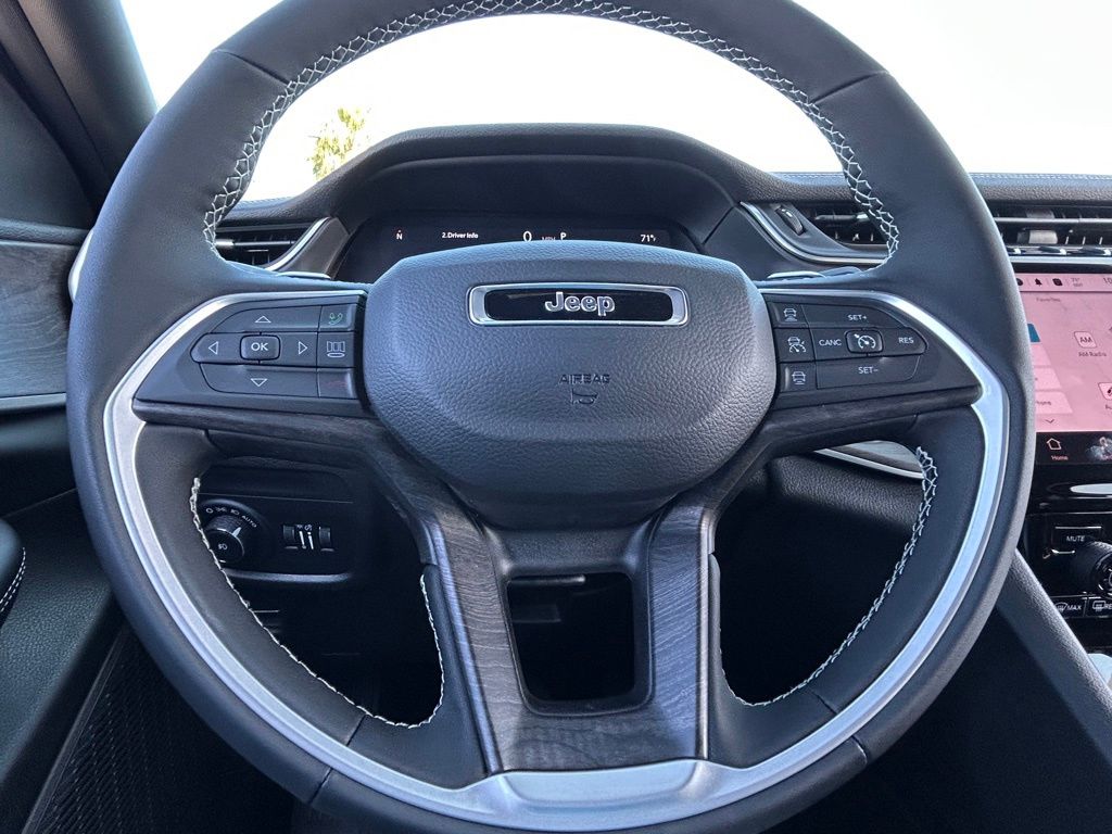 2025 Jeep Grand Cherokee Limited photo 14