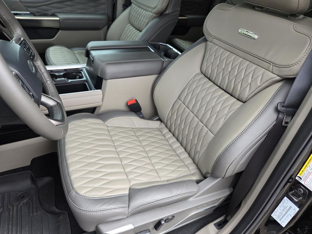 2025 Ford F-250 Platinum photo 29