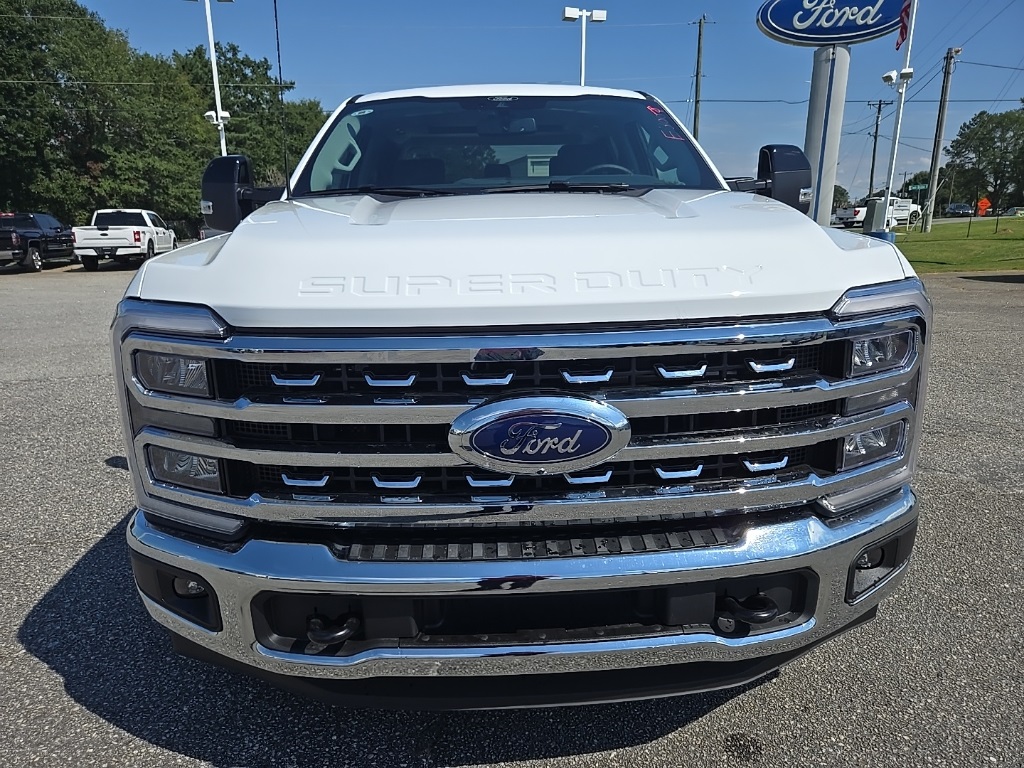 2026 Ford F-350 Lariat photo 2