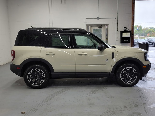 2025 Ford Bronco Sport Outer Banks photo 3