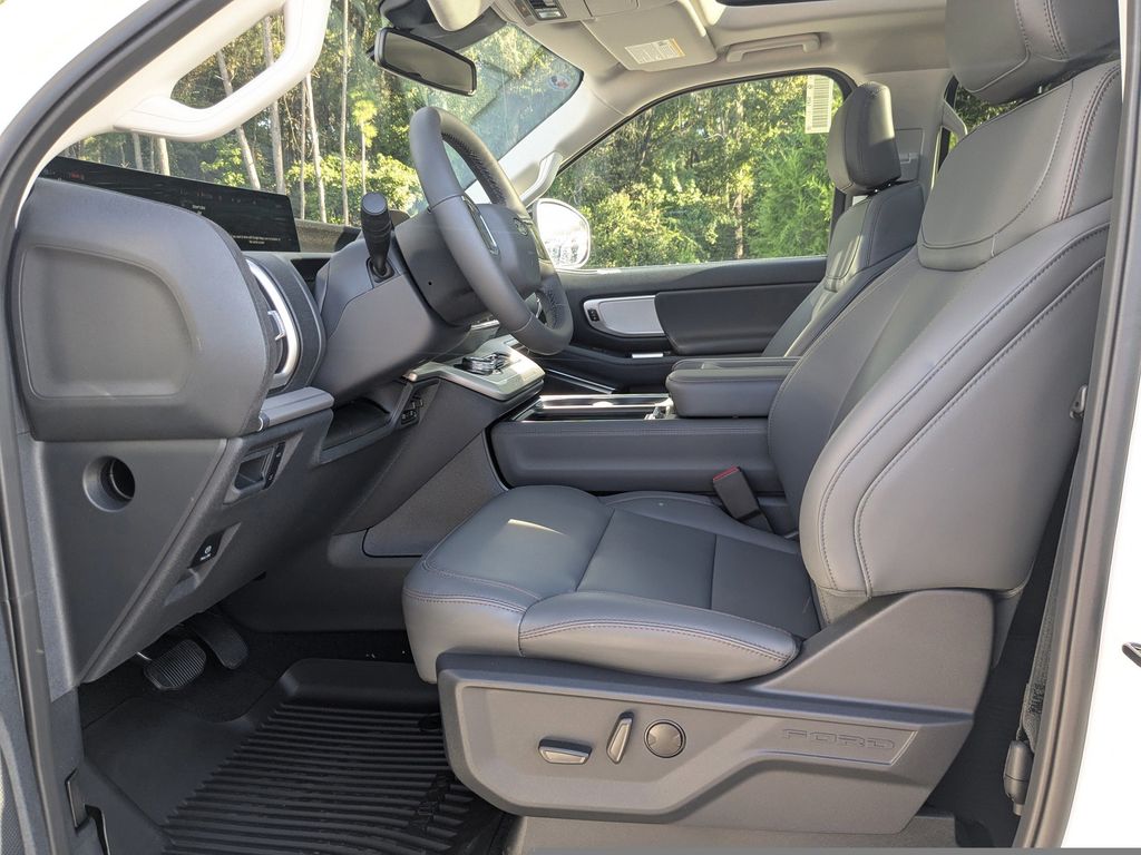 2025 Ford Expedition photo 23