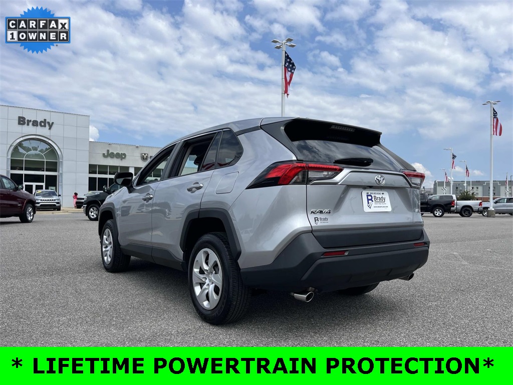 2023 Toyota RAV4 LE photo 3