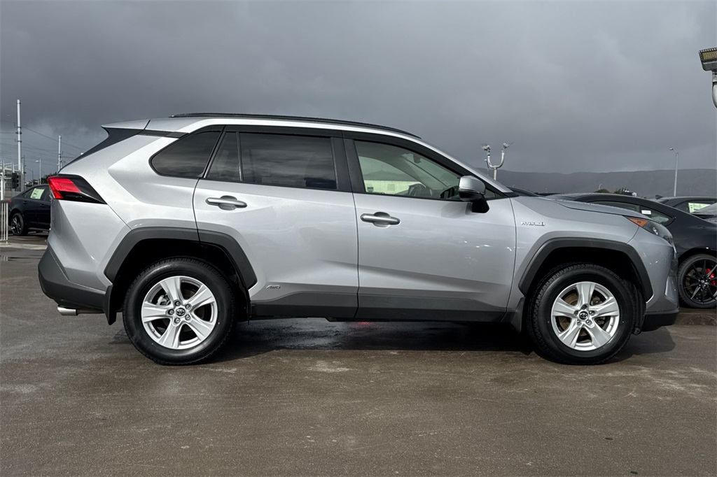 2019 Toyota RAV4 Hybrid LE photo 3