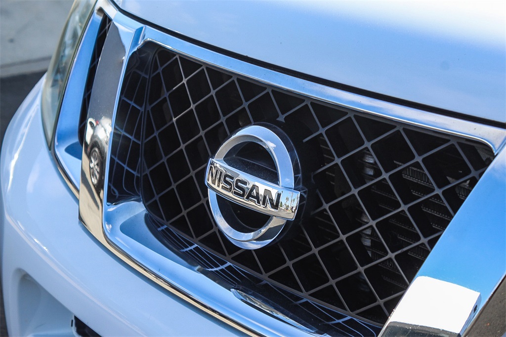 2012 Nissan Pathfinder SV photo 8