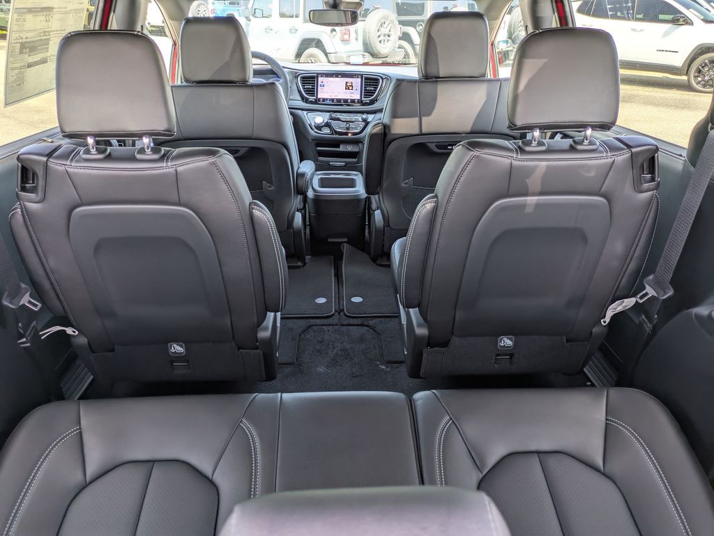 2026 Chrysler Pacifica photo 23