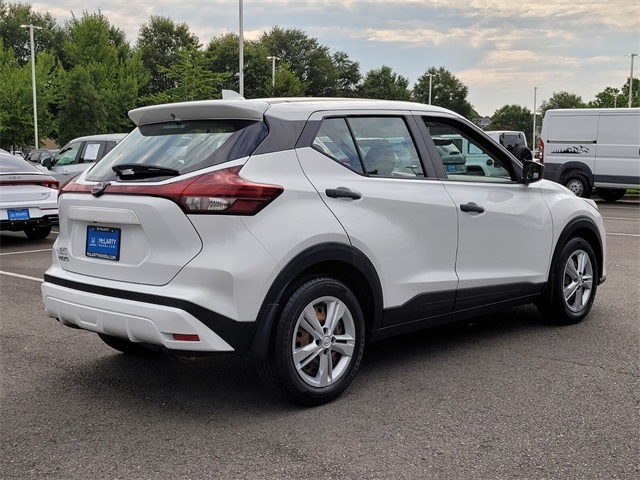 2022 Nissan Kicks S photo 2