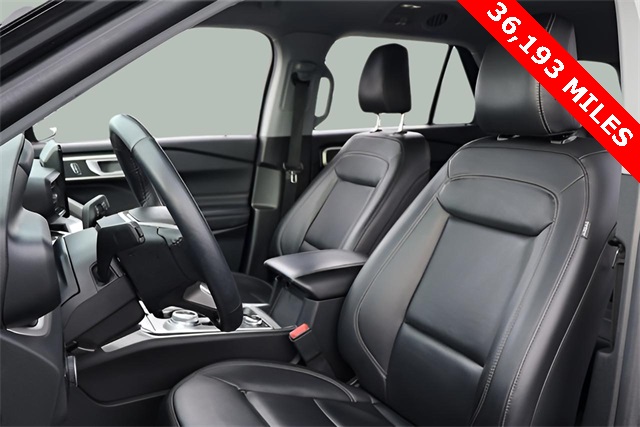 2023 Ford Explorer XLT photo 2