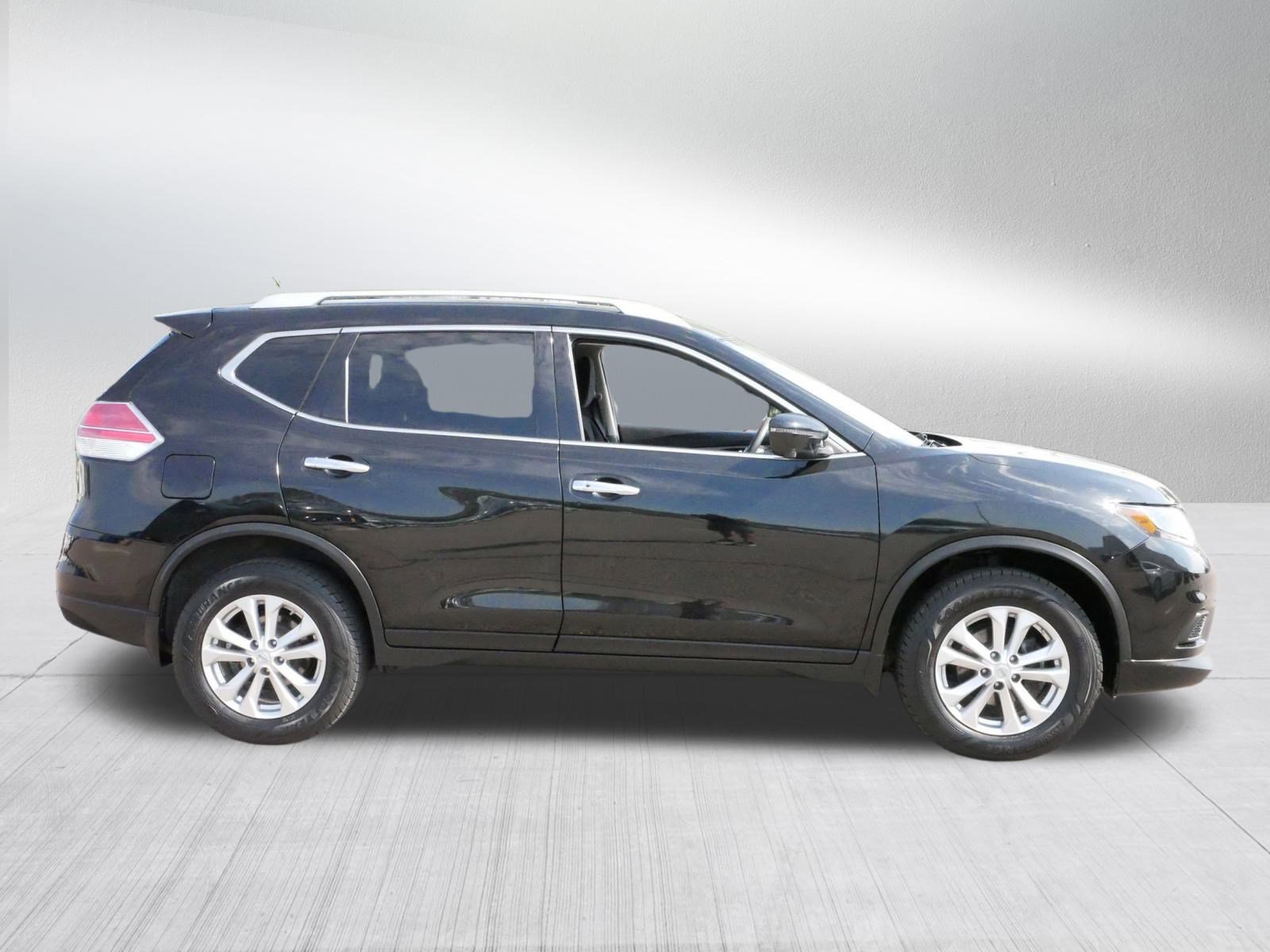 2016 Nissan Rogue SV photo 8