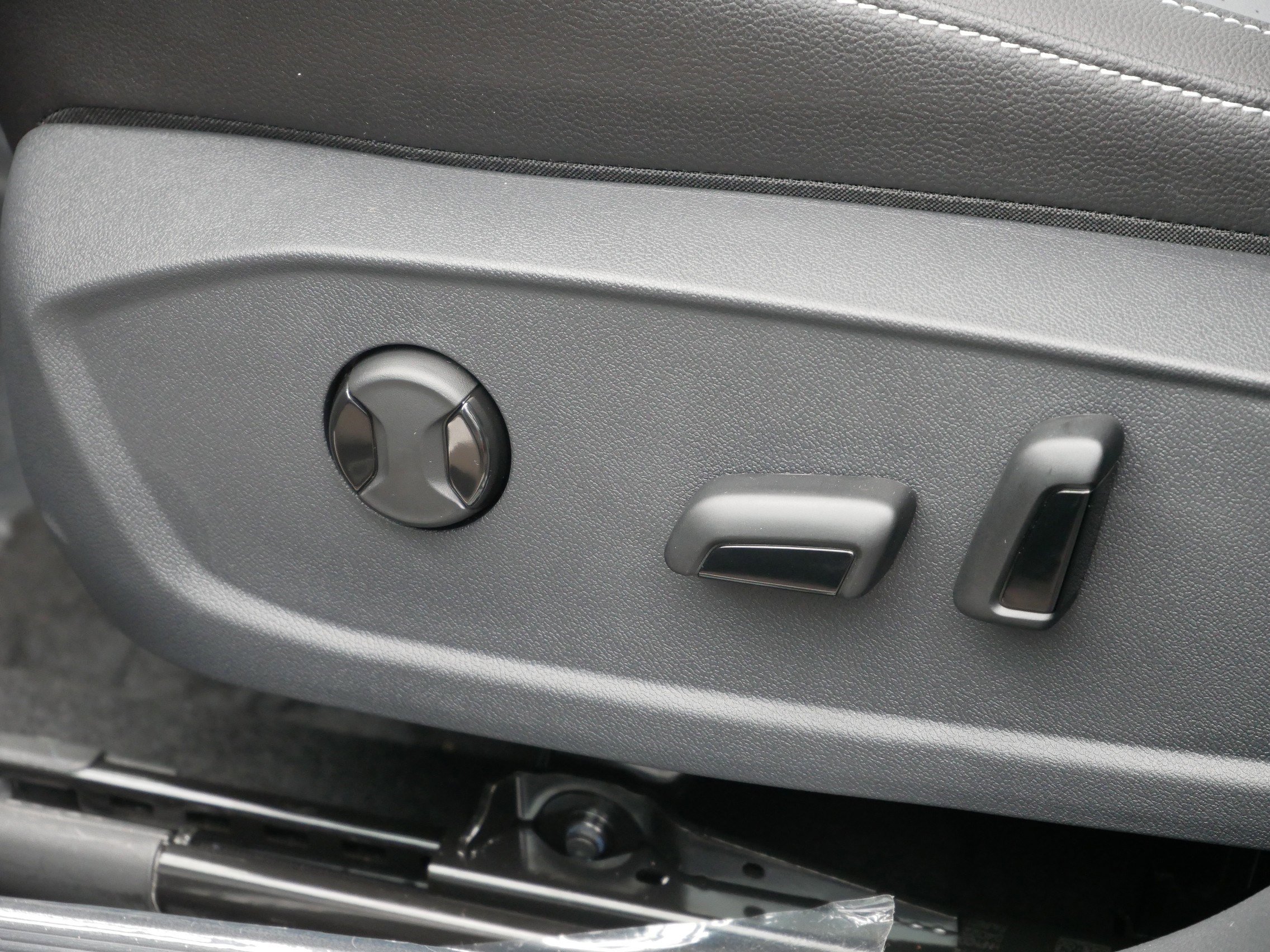 2025 Volkswagen Jetta SE photo 3