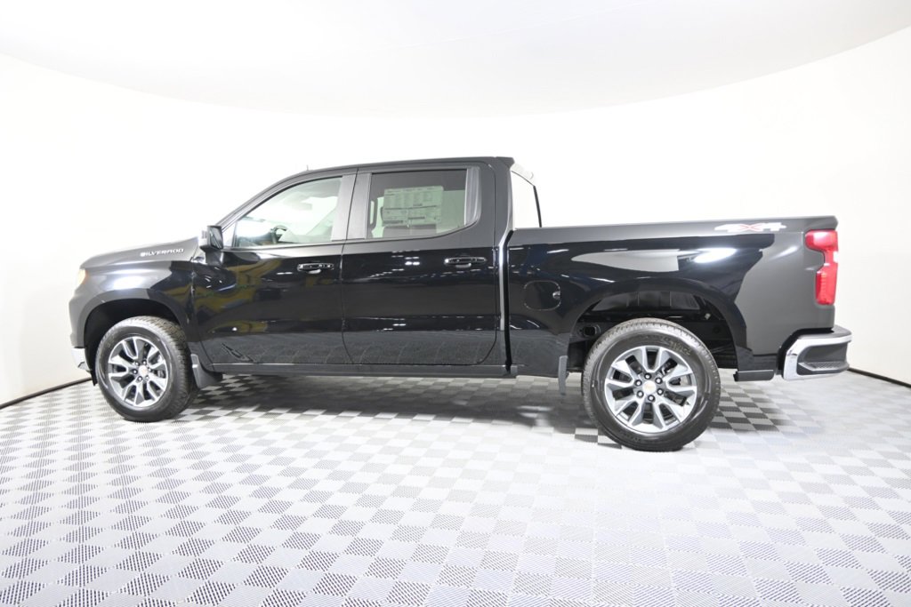 2025 Chevrolet Silverado 1500 LT photo 3