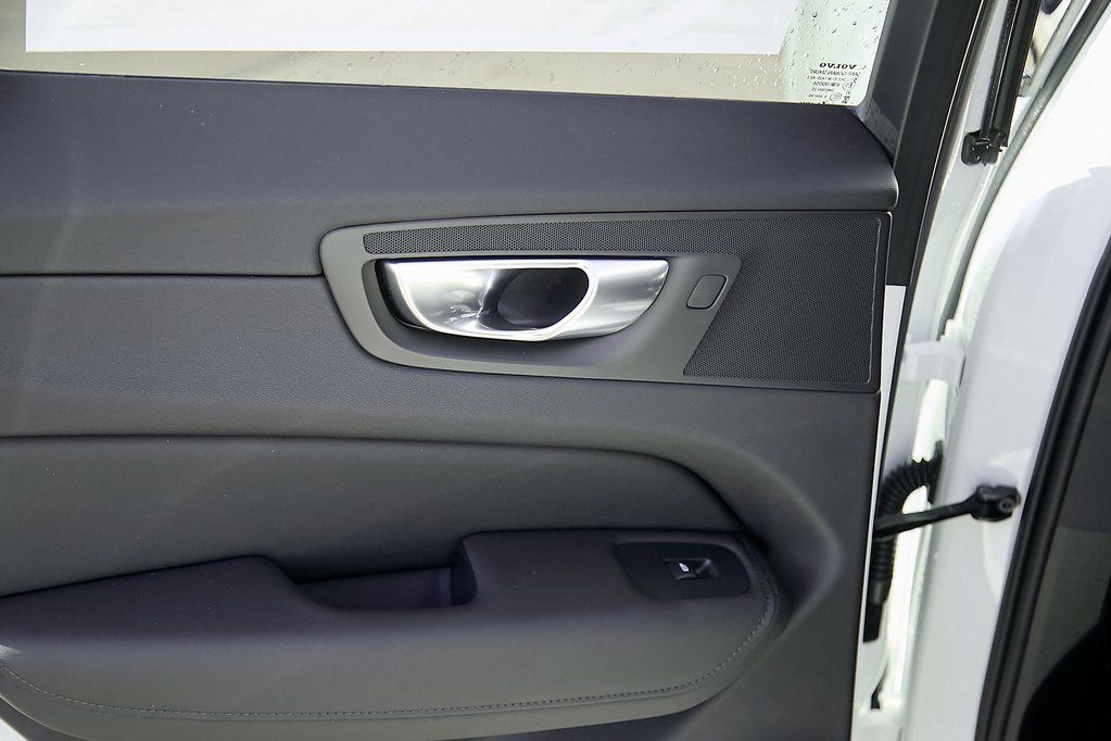 2026 VOLVO XC60 - Image 19