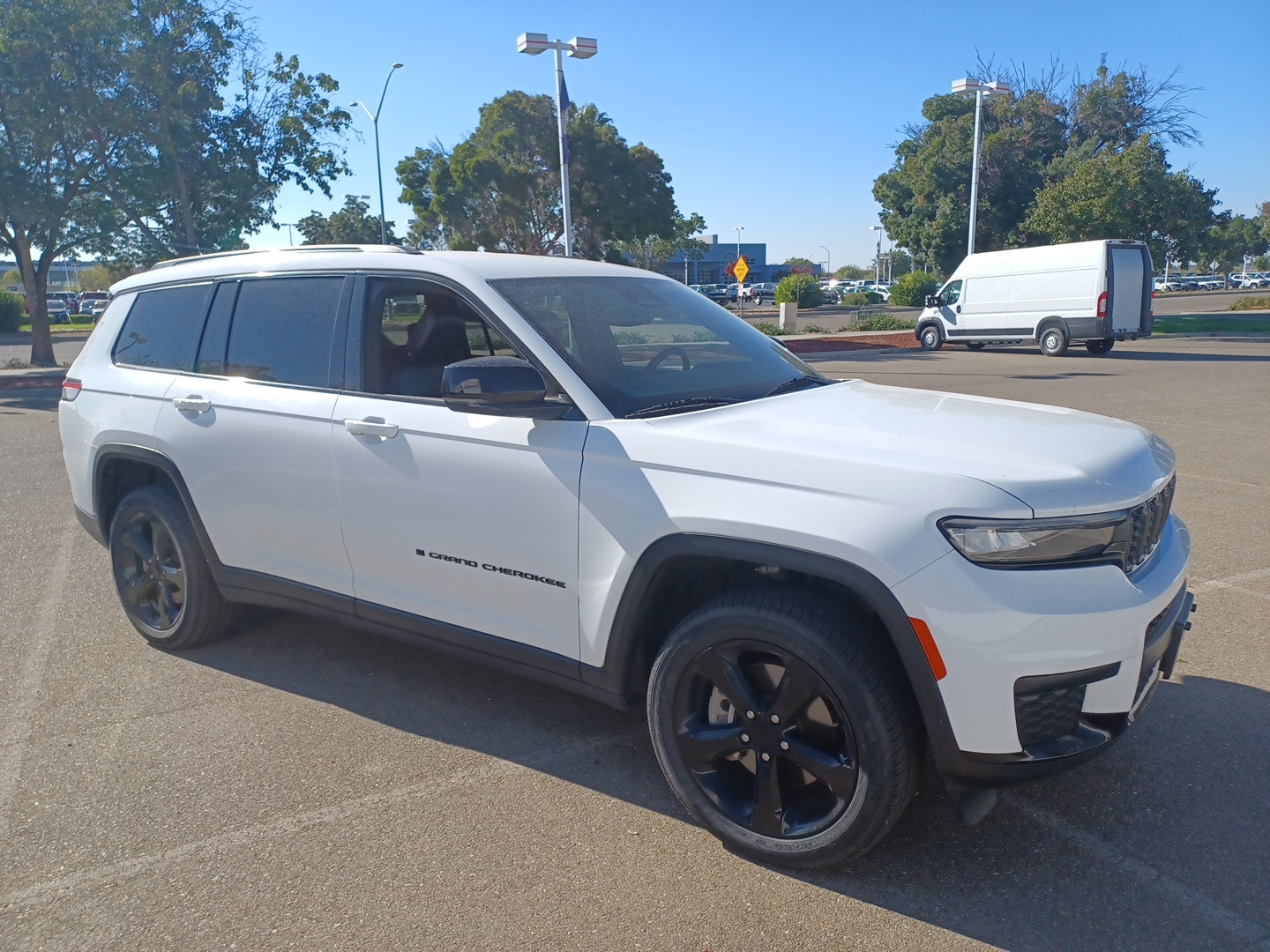 2023 Jeep Grand Cherokee Laredo Altitude photo 2