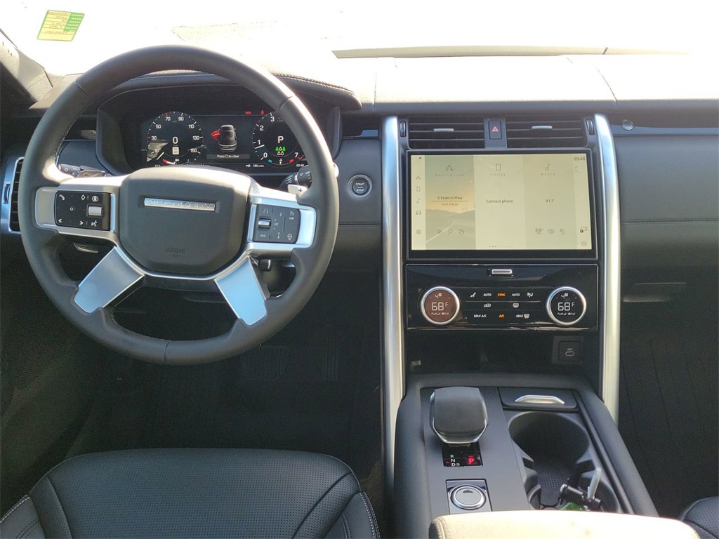 2025 Land Rover Discovery S photo 17