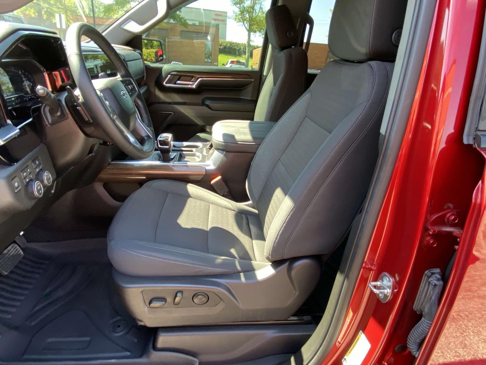 2024 Chevrolet Silverado 1500 RST photo 5